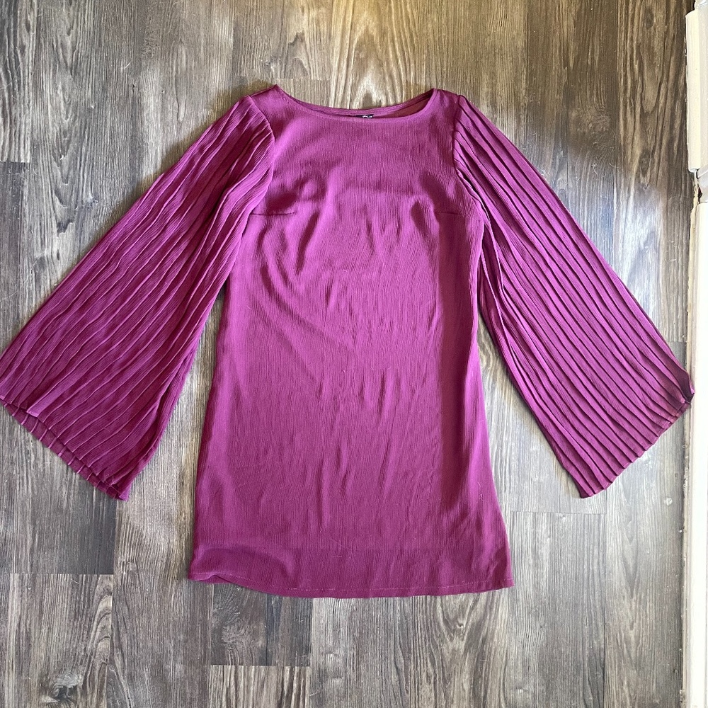 Maroon Bell, Pleated Sleeve Dress (Size X-Small)